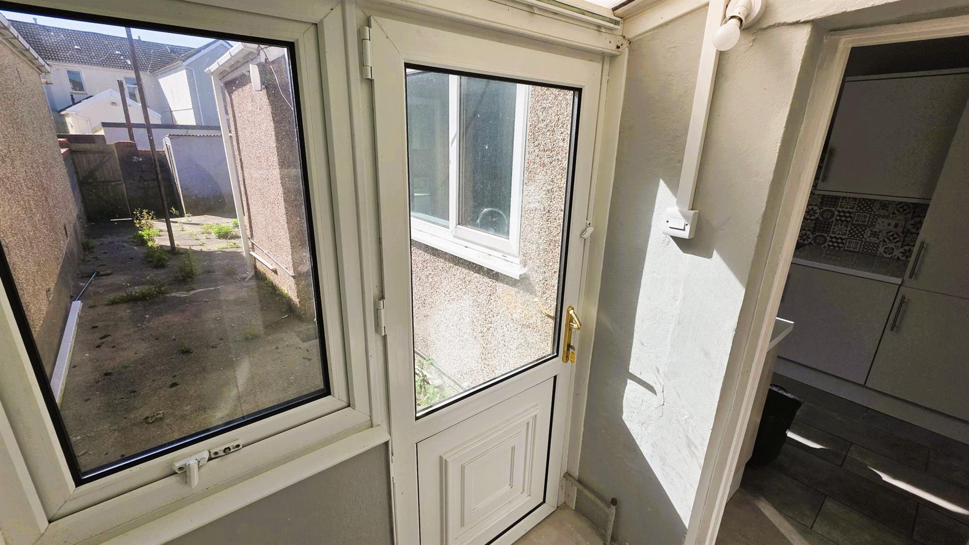 Swansea Road, Llanelli, SA15 3BJ